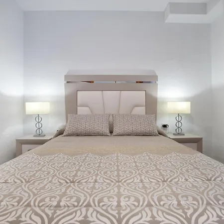 Apto Vallellano Junto Al Casco Historico & Parking Incluido Апартаменты *