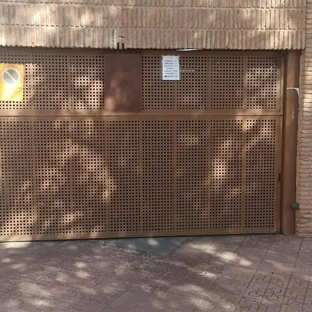 Apto Vallellano Junto Al Casco Historico & Parking Incluido Apartmán